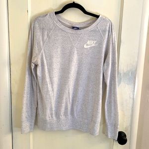 Light weight Nike Sweatshirt. 💙